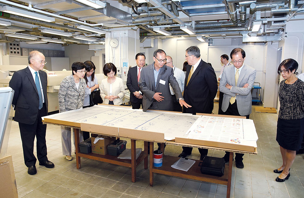 Visit to the Government Logistics Department on 11 June 2019